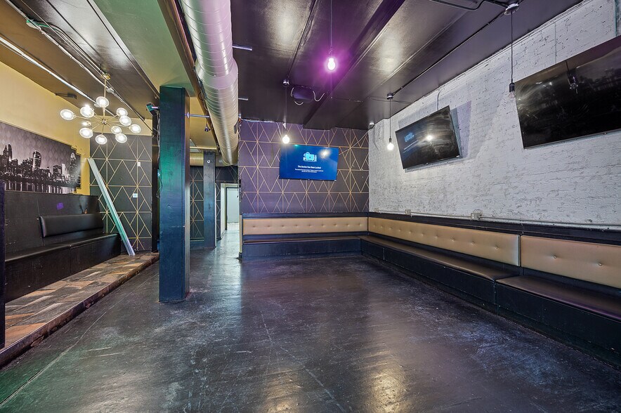 More Photos Of 126 W Sixth St, Cincinnati Apartments For Lease