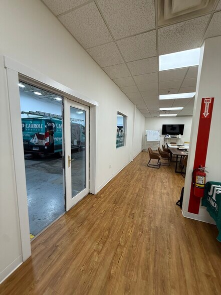 More Photos Of 27 Garden St, Danvers Warehouse For Lease