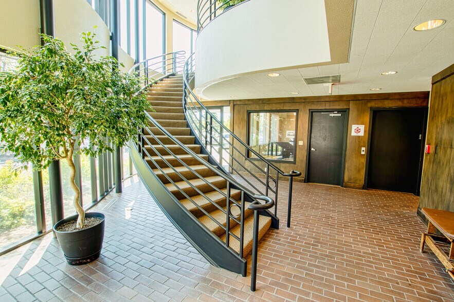 More Photos Of 141 NW Greenwood Ave, Bend Loft Creative Space For Lease