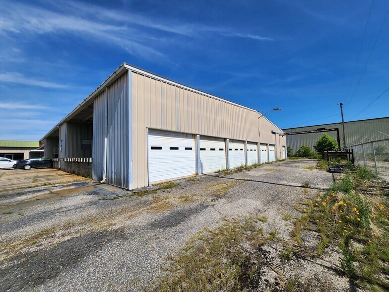 More Photos Of 3017 S Midland Dr, Pine Bluff Warehouse For Sale