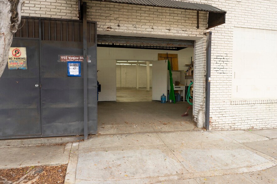 More Photos Of 955 Venice Blvd, Los Angeles Warehouse For Lease