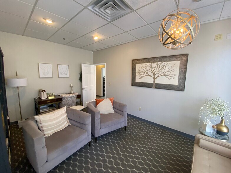 More Photos Of 8263 W Thunderbird Rd, Peoria Office For Lease