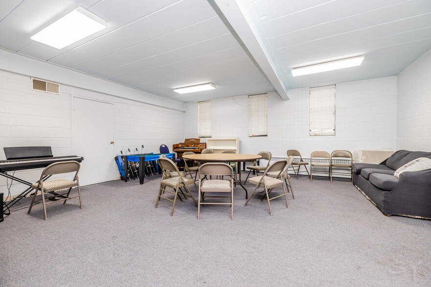 More Photos Of 1437 Oakton St, Park Ridge Specialty For Sale