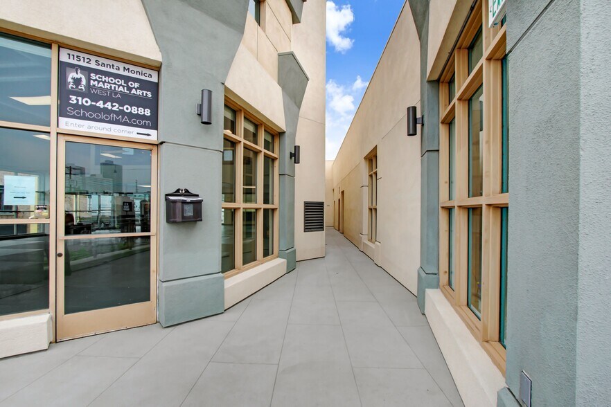 More Photos Of 11500-11518 Santa Monica Blvd, Los Angeles Office For Lease
