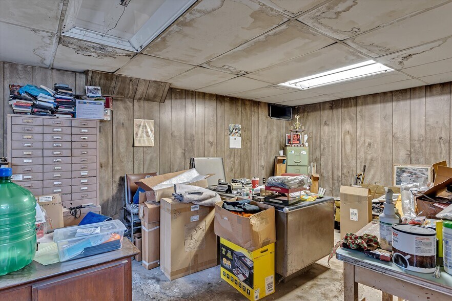 More Photos Of 73 King St E, Kawartha Lakes Auto Repair For Sale