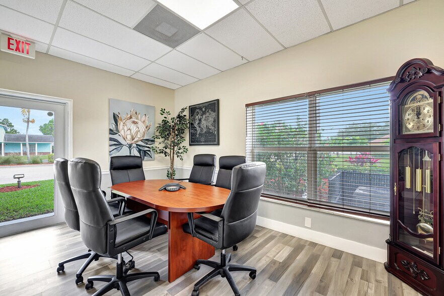 More Photos Of 550 SE Port St Lucie Blvd, Port Saint Lucie Office For Lease