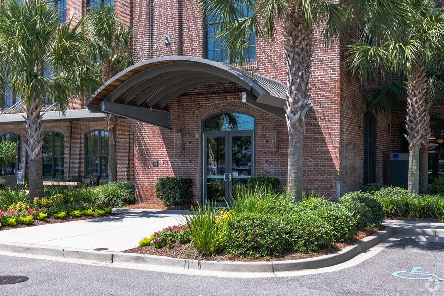 More Photos Of 701 E Bay St, Charleston Office Residential For Lease
