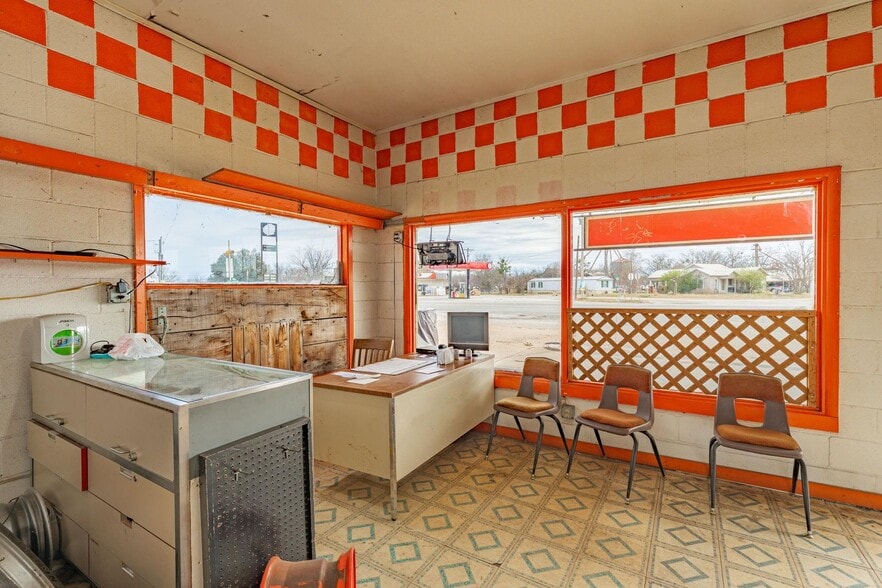 More Photos Of 100 Commerce st, Gustine General Retail For Sale