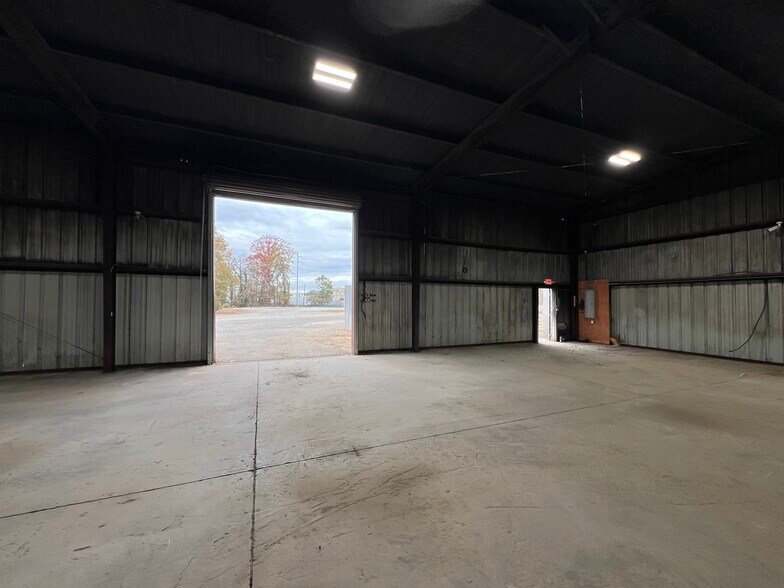 More Photos Of 526-530 Lyle Cir, Lawrenceville Light Manufacturing For Sale