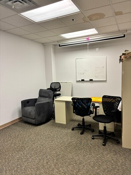 More Photos Of 1 Tiffany Pt, Bloomingdale Medical For Lease