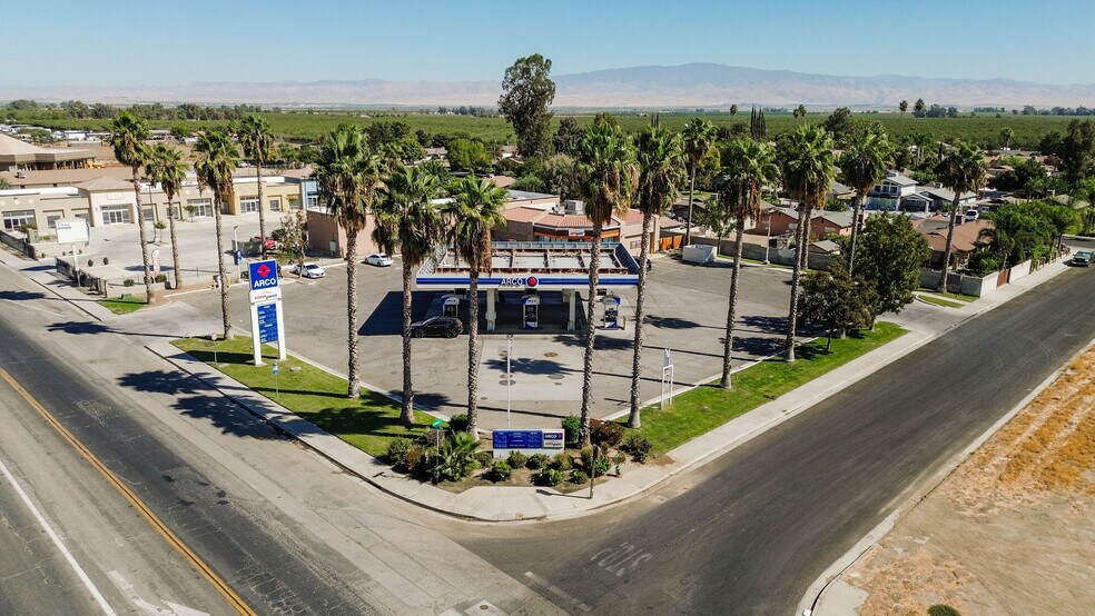Primary Photo Of 8116 Lamont St, Lamont Service Station For Sale