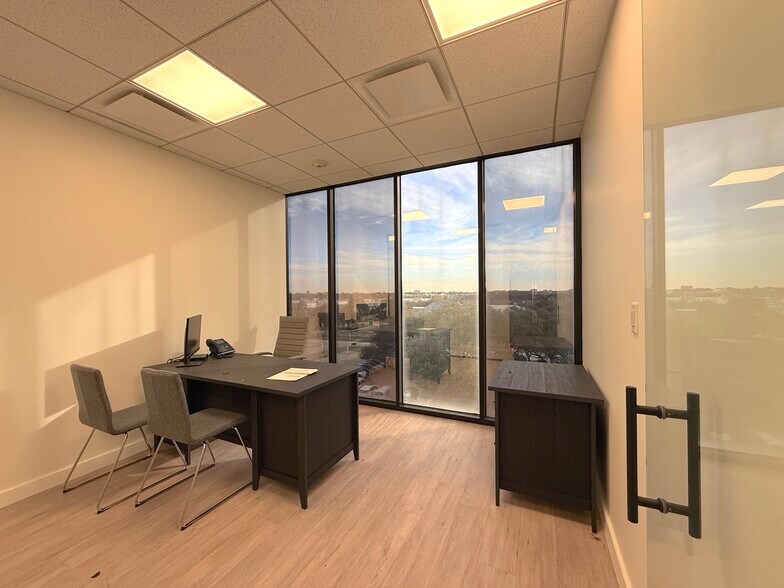 More Photos Of 6100 Corporate Dr, Houston Office For Sale