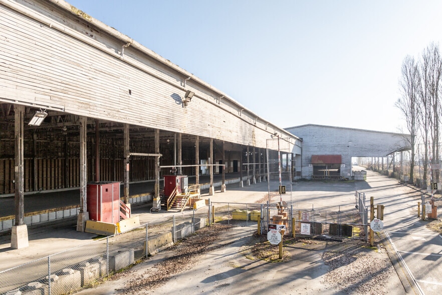 More Photos Of 1050 United Blvd, Coquitlam Land For Lease