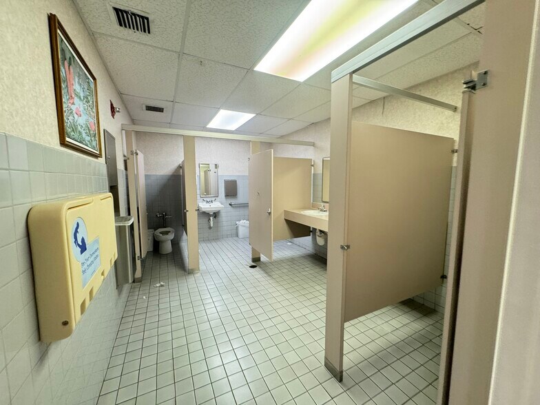 More Photos Of 9210 Sunset Dr, Miami Office For Lease