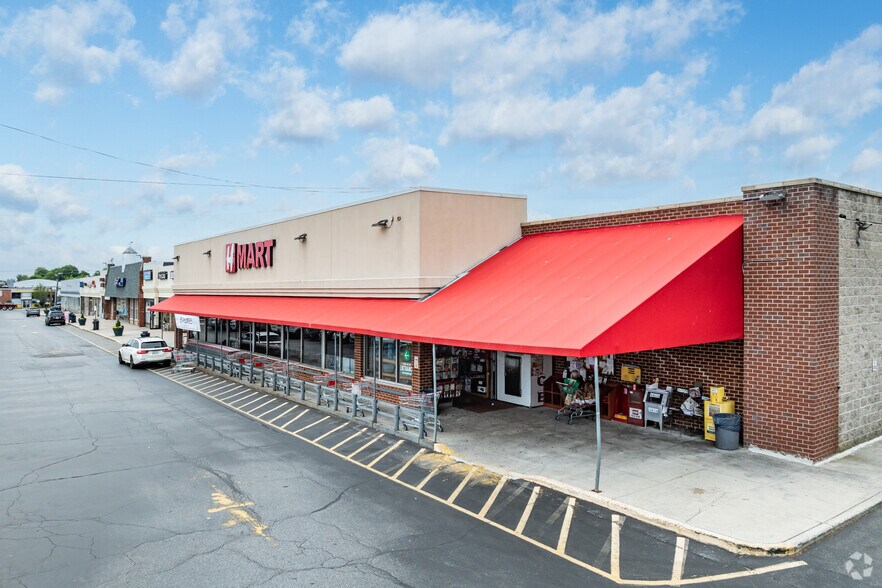 More Photos Of 400 Hillside Ave, Williston Park General Retail For Lease