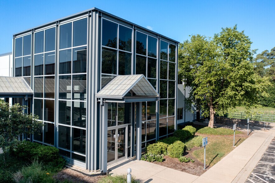 More Photos Of 540 W Northwest Hwy, Barrington Unknown For Lease