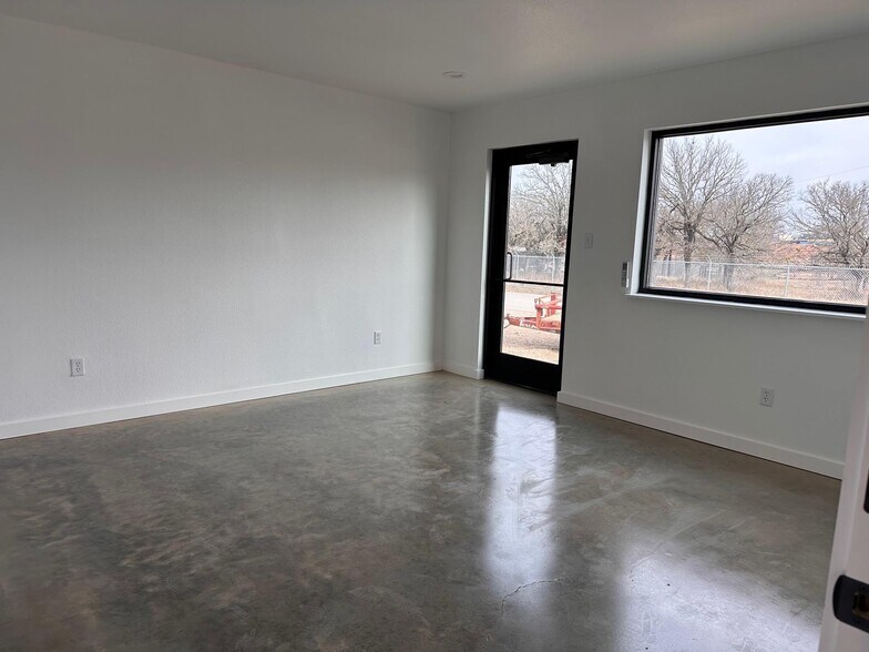 More Photos Of 4916 Fairview Road Unit #103, Millsap Industrial For Lease