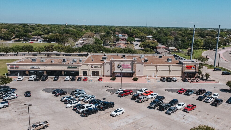 More Photos Of 5206 N Navarro St, Victoria Unknown For Lease