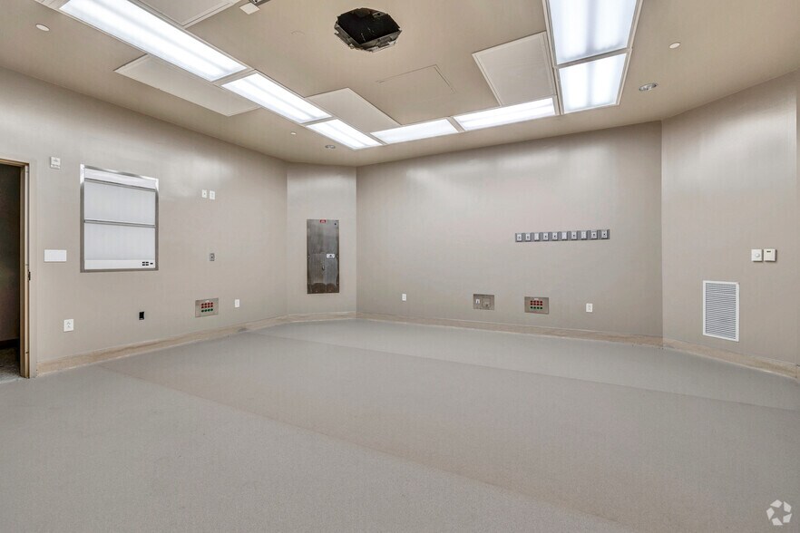 More Photos Of 200 Renaissance Way, Crockett Medical For Sale