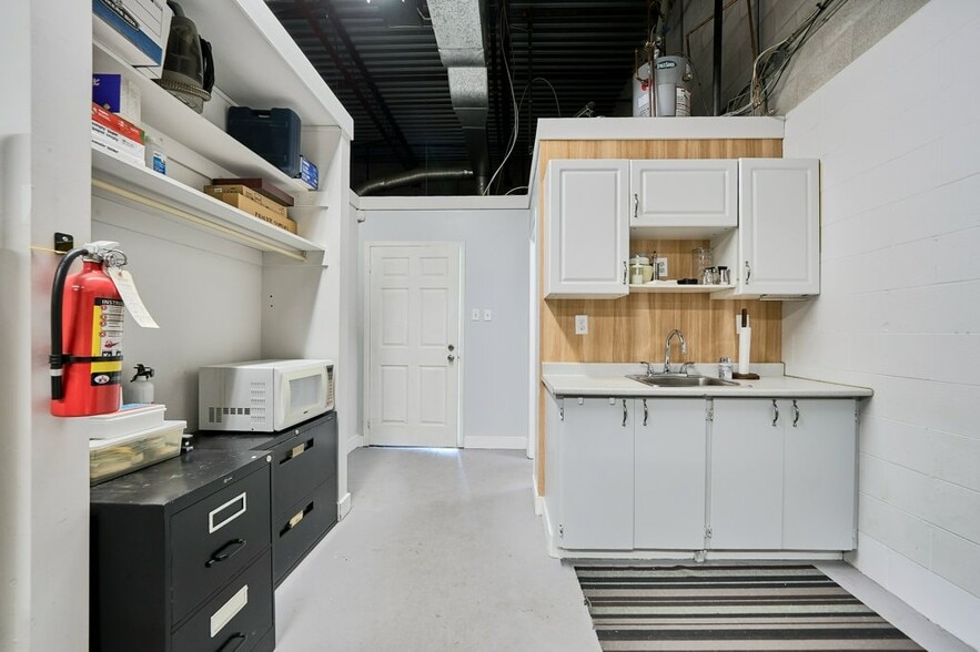 More Photos Of 676 Monarch Ave, Ajax Showroom For Sale