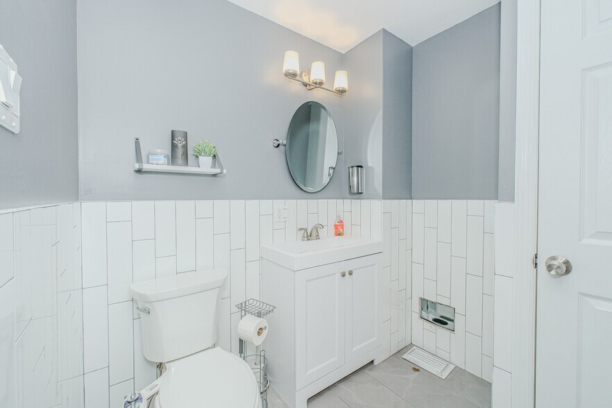 More Photos Of 3936 Amboy Rd, Staten Island Medical For Sale