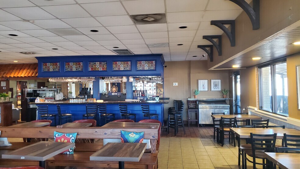 More Photos Of 9902 Gulf Fwy, Houston Restaurant For Sale