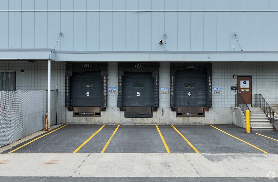 More Photos Of 300 Jubilee Dr, Peabody Manufacturing For Lease