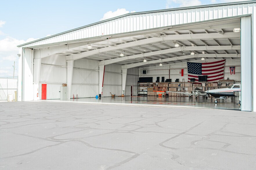 More Photos Of 300 Heath Rd, Heath Airplane Hangar For Sale