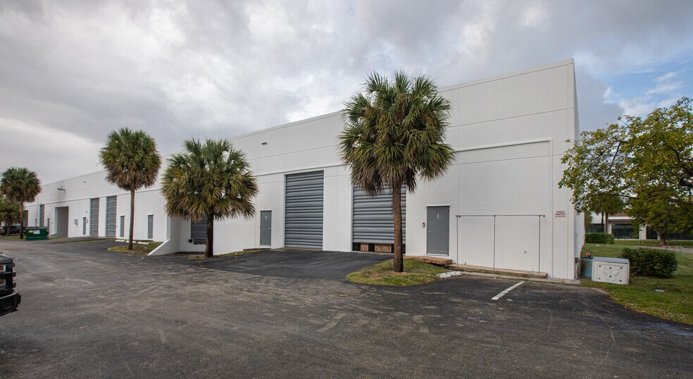 More Photos Of 3555-3569 NW 53rd Ct, Fort Lauderdale Unknown For Lease