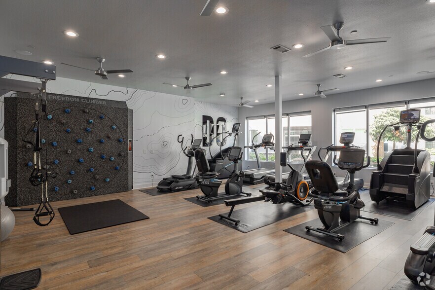 More Photos Of 12808 Queensbury Ln, Houston Apartments For Lease