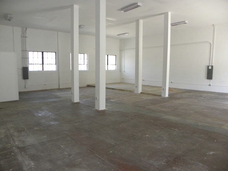 More Photos Of 1101-1119 S La Brea Ave, Los Angeles Freestanding For Lease