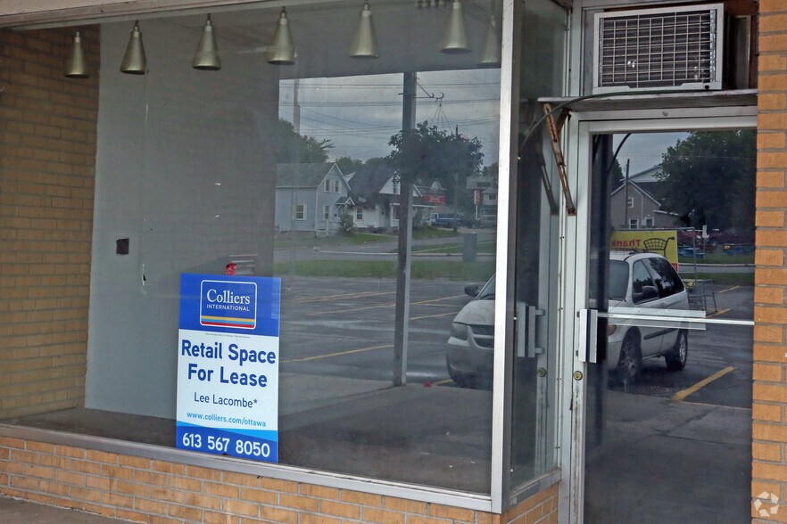 More Photos Of 18-49 Chambers St, Smiths Falls General Retail For Lease