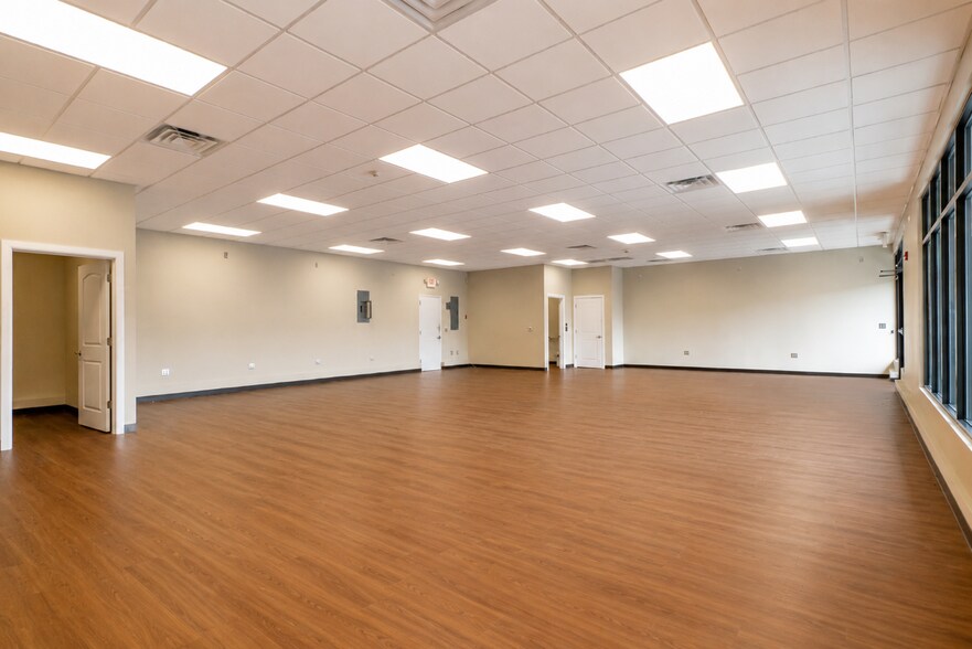 More Photos Of 386-388 Washington Rd, Sayreville Storefront Retail Office For Lease