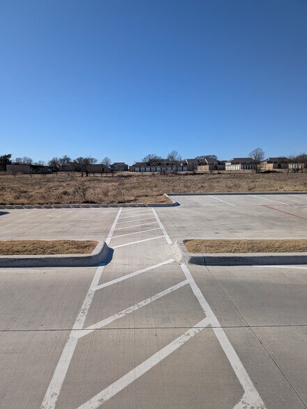 More Photos Of 1723 State 121 Hwy, Bonham Storefront Retail Office For Lease