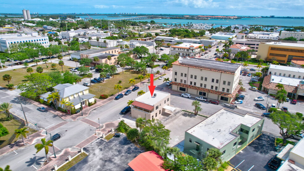 Primary Photo Of 129 N 5th St, Fort Pierce Storefront Retail Residential For Lease