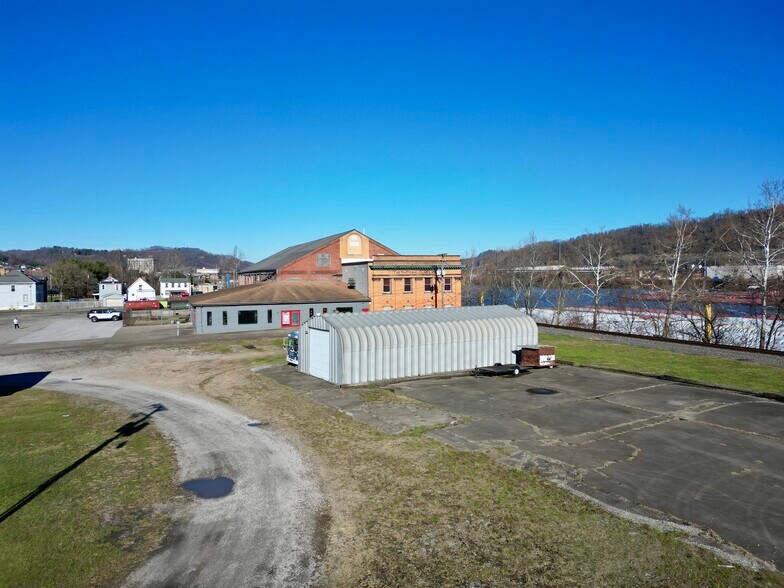 More Photos Of 2200 Union St, Bellaire Warehouse For Sale