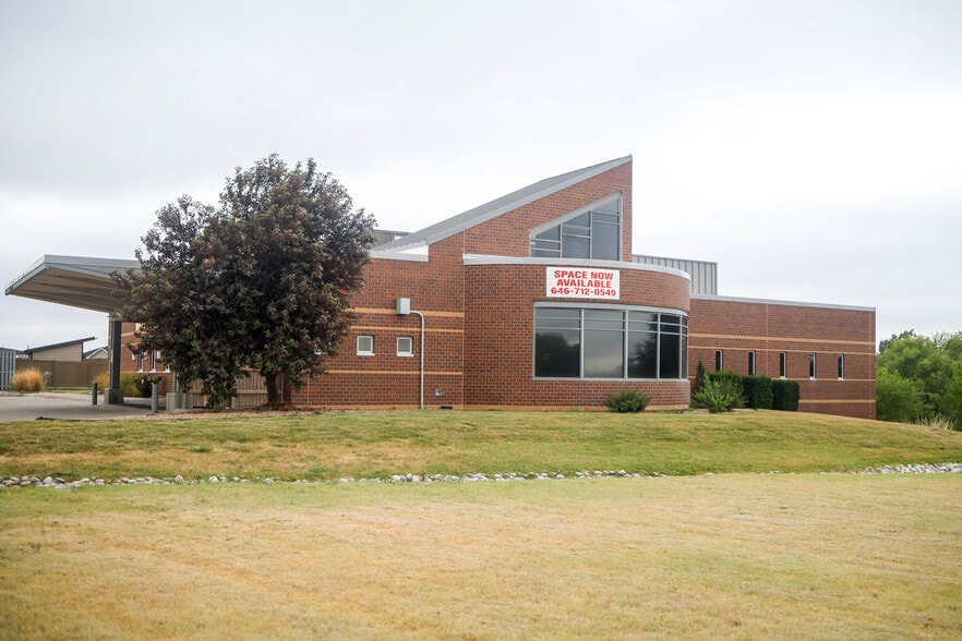 More Photos Of 2203 Summerlon Cir, Dodge City Healthcare For Sale