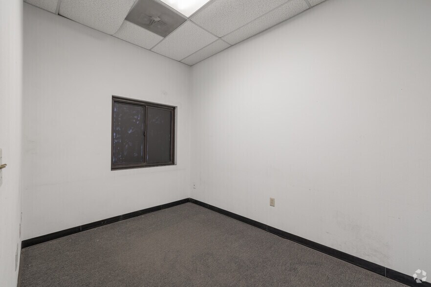 More Photos Of 1364 E 15th St, Los Angeles Warehouse For Sale