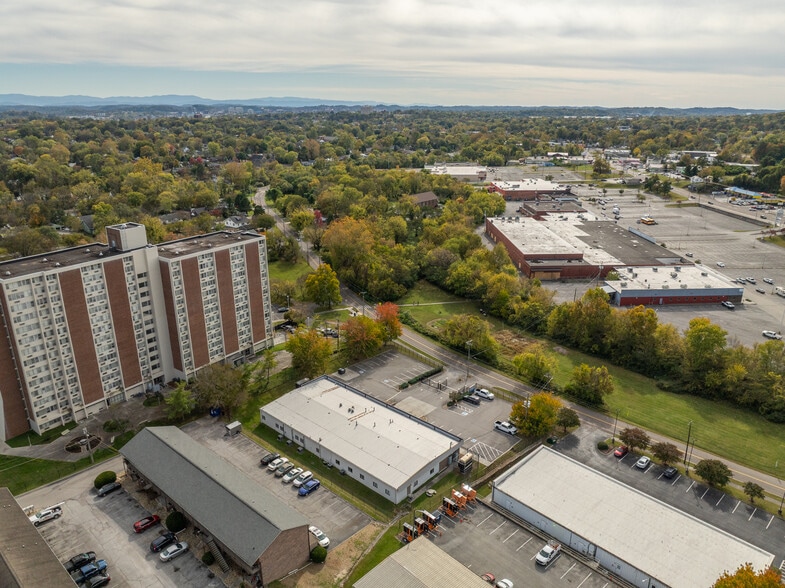 More Photos Of 4440 Walker Blvd, Knoxville Flex For Sale