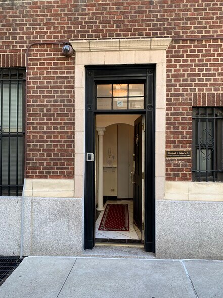 More Photos Of 935 Park Ave, New York Apartments For Lease