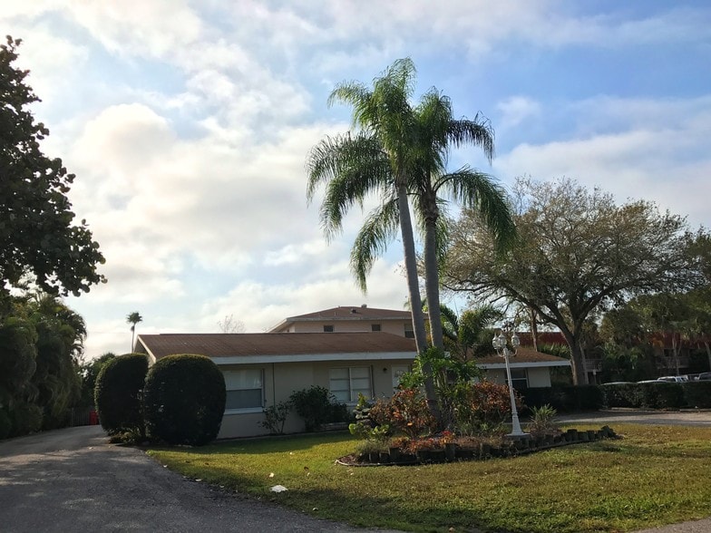 More Photos Of 1630 Redwood St, Sarasota Apartments For Sale