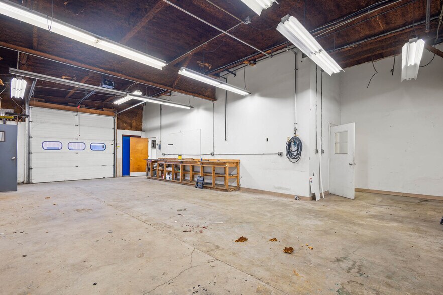 More Photos Of 8 Apollo Dr, Batavia Warehouse For Lease