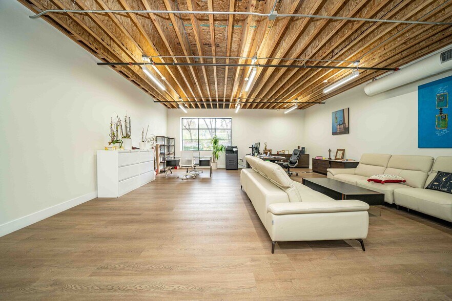 More Photos Of 2001 Saturn St, Monterey Park Light Distribution For Sale