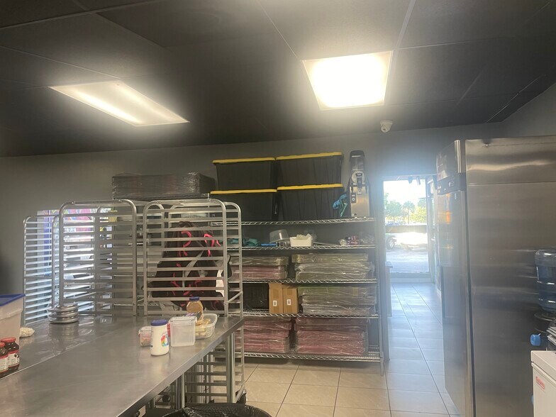 More Photos Of 12377 S Cleveland Ave, Fort Myers Storefront For Lease