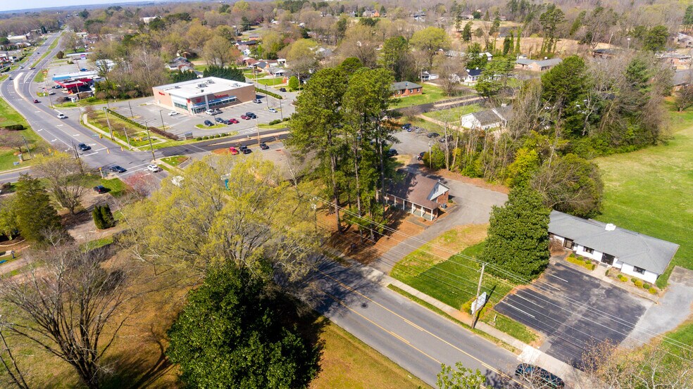 More Photos Of 810 W King St, Kings Mountain Office For Sale
