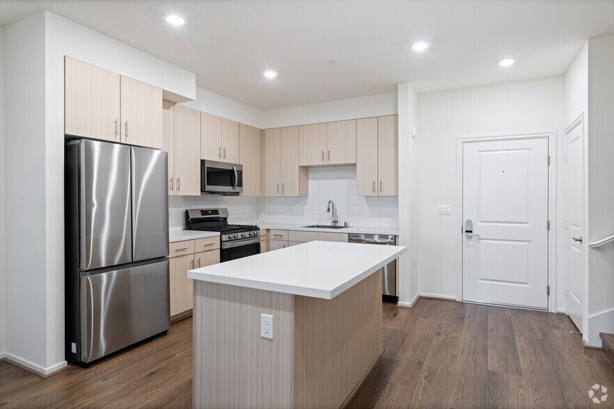 More Photos Of 6838-6874 Northbank Dr, Ventura Apartments For Lease