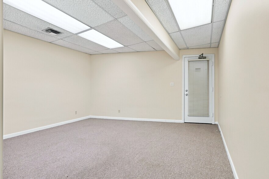 More Photos Of 3506 Memorial Ave, Lynchburg Office For Sale