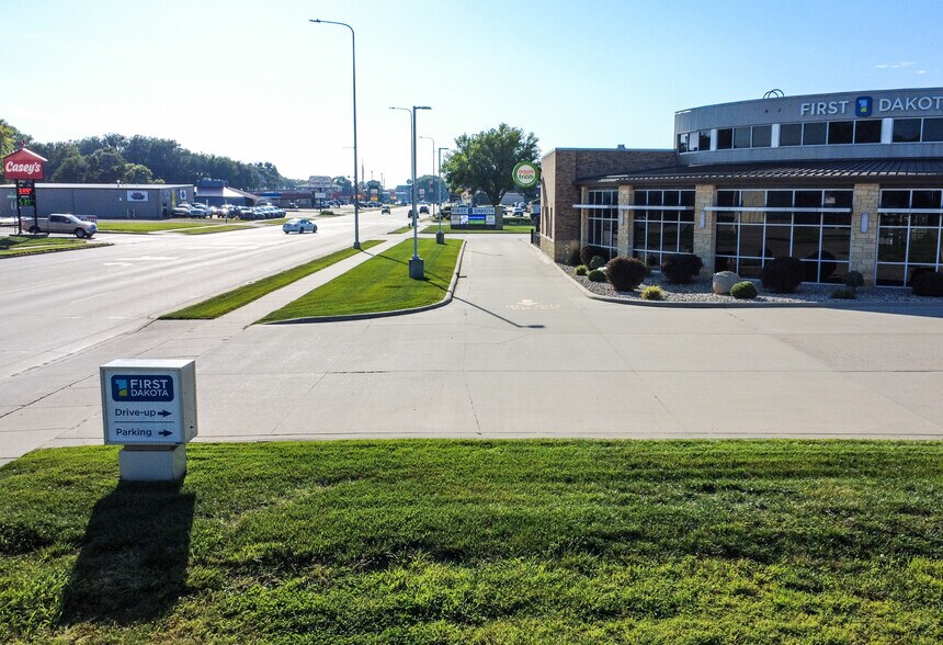 More Photos Of 1110 E Cherry St, Vermillion General Retail For Lease
