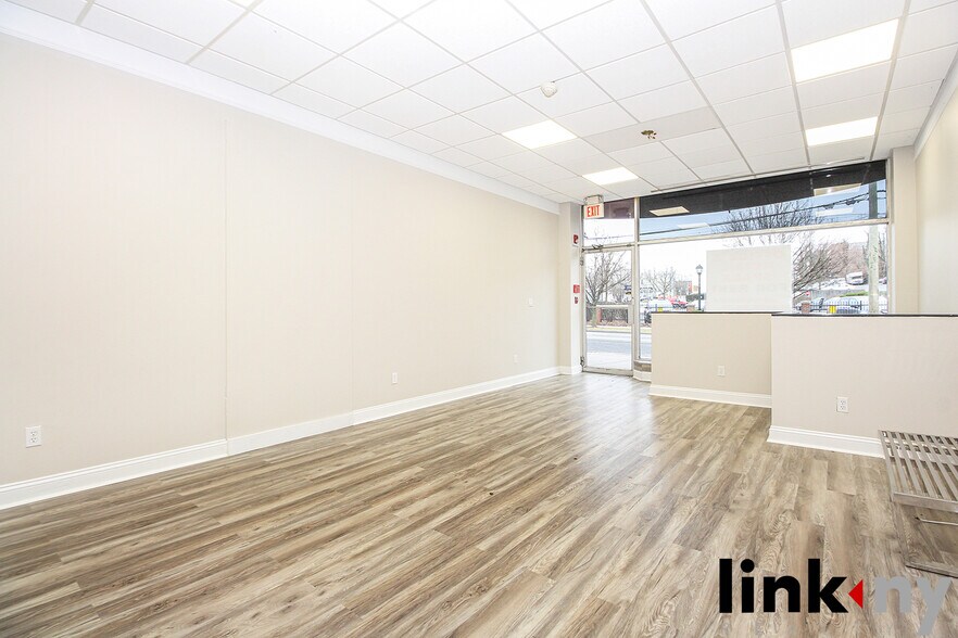 More Photos Of 209 Brook St, Scarsdale Storefront For Lease