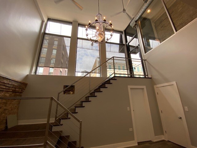 More Photos Of 687-689 N Milwaukee Ave, Chicago Apartments For Lease